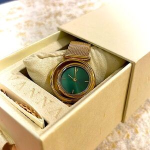 🕰️VANNA Watch Eclipse Emerald